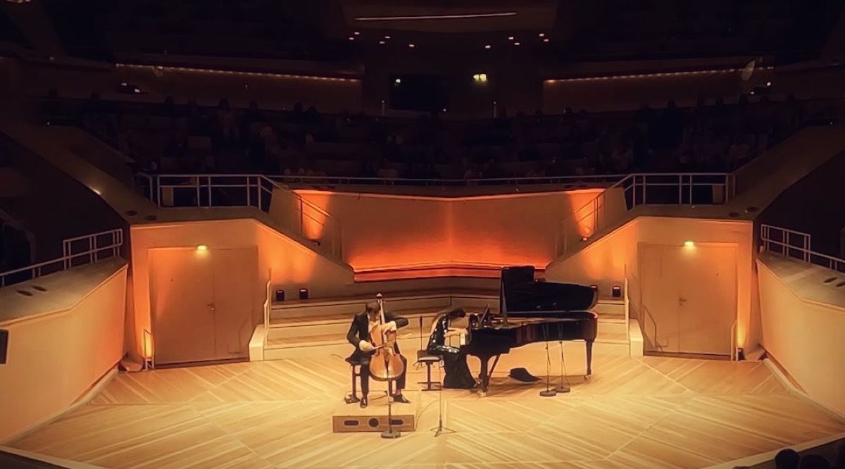 Cello and piano on the stage of the Berliner Philharmonie