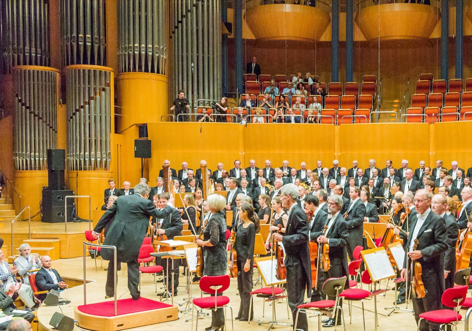 Orchestra on the stage of the Kölner Philharmonie
