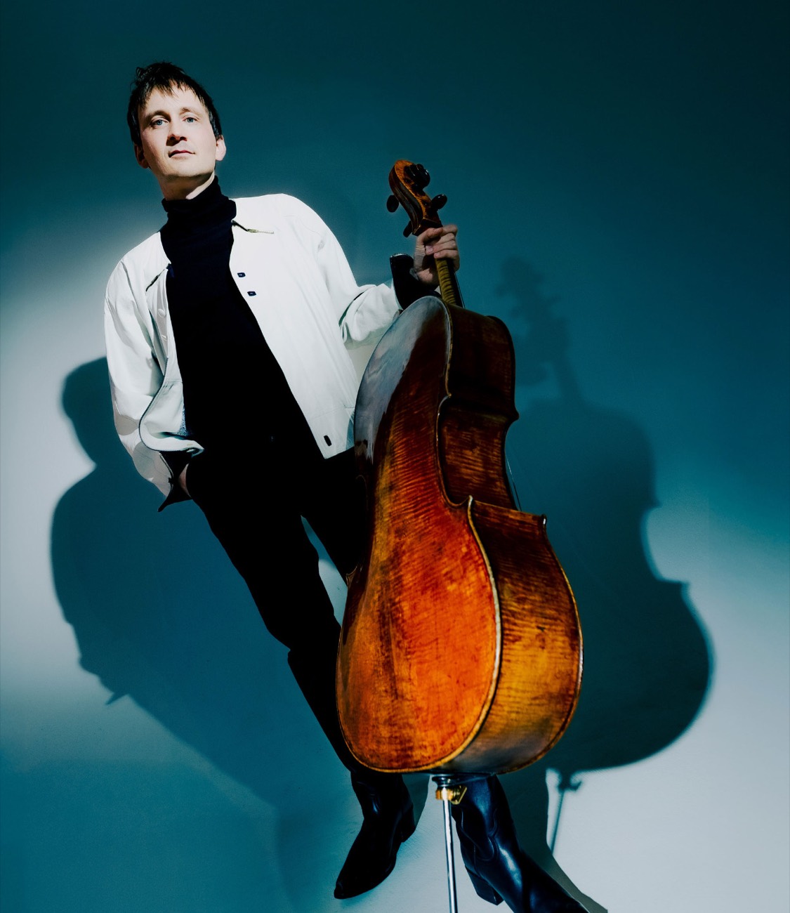 Benedict Kloeckner with his cello and its shadow